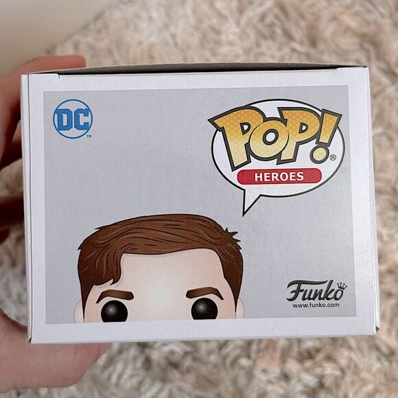 Funko Pop! Heroes #173 Steve Trevor Wonder Woman w/ Protective Case - Picture 5 of 7